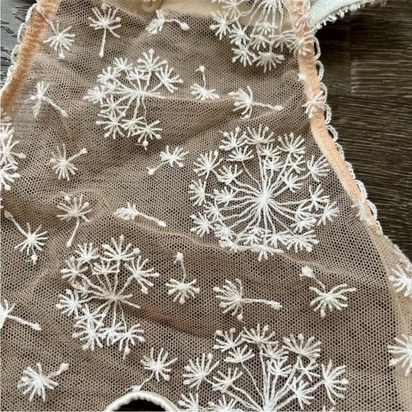 Victoria’s Secret dandelion set-reserved for @wonderblood - Picture 3 of 4